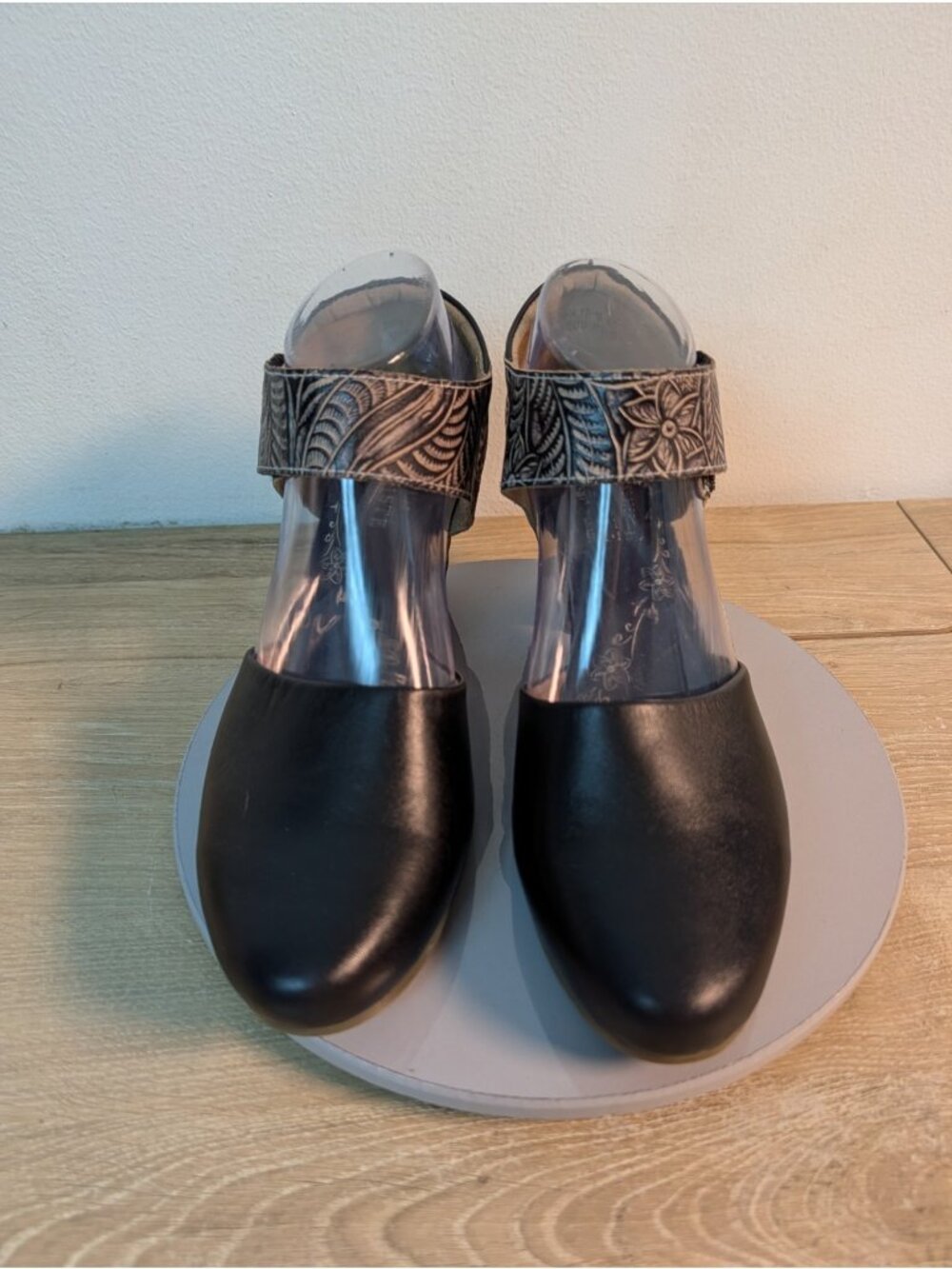 L'Artiste by Spring Step Toolie Black Tooled Leather Mary Jane Shoes Women's 41 - Picture 3 of 10